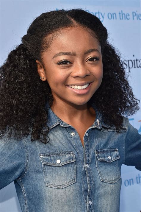 Skai Jackson Shows Off a Straightened Hairstyle con ...