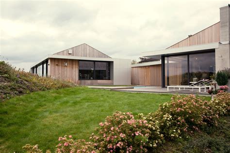 Skapa updates prefabricated Norwegian seafront house with glazed walls ...