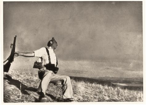 “Muerte de un miliciano”, de Robert Capa  1936 .   líneas sobre arte