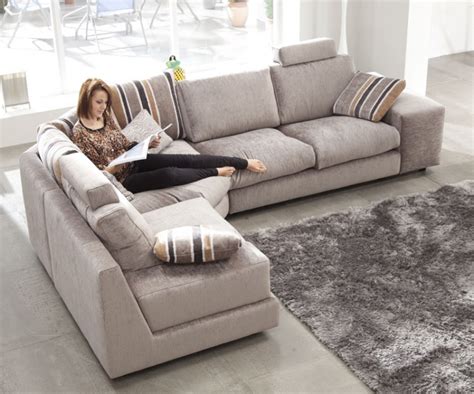 Sofa FAMA modelo CALISTO disponible en piel o tela en Madrid