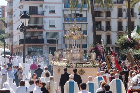 Solemne salida procesional del Corpus Christi en Huelva ...