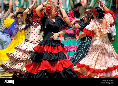 Spagna, Andalusia Sevilla, Andalusa di donne che balla il Flamenco ...