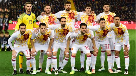 Spain Football Team 2016 with Second Jersey | HD ...