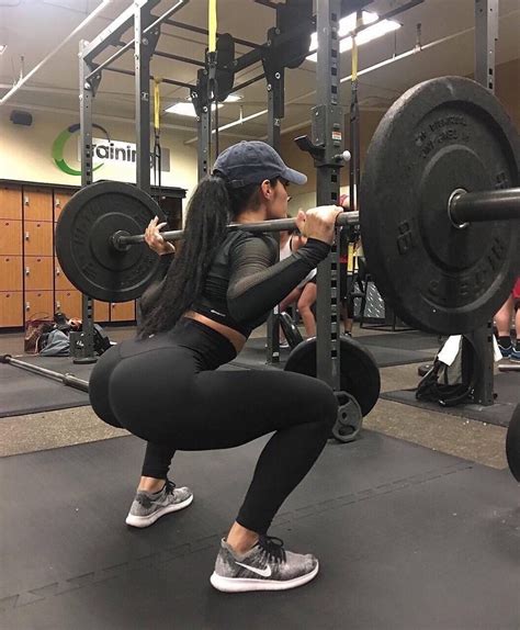 Squats! | Cuerpo fitness mujer, Entrenamientos de cuerpo, Fotos de gym