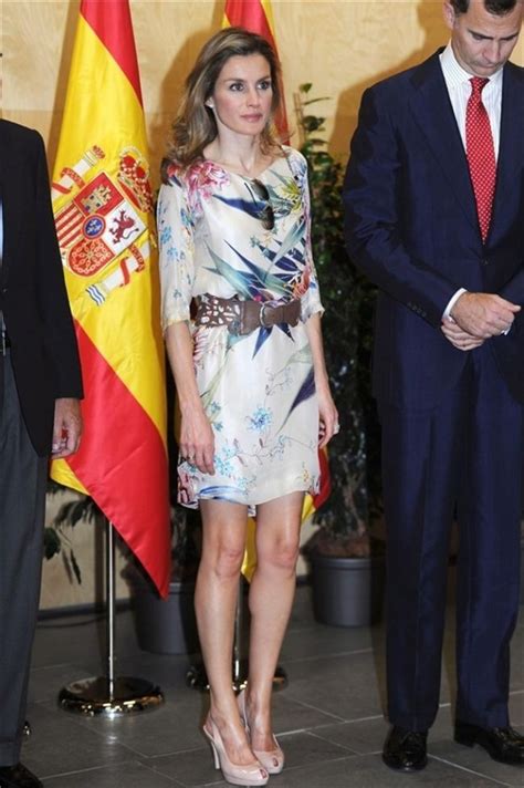 Королева Испании Летиция надела платье Zara 2016  фото