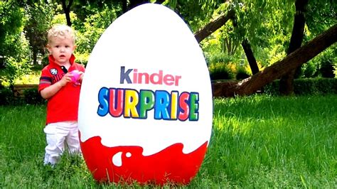 SUPER GIANT KINDER SURPRISE EGG! Giant Kinder Surprise Egg ...