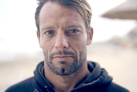Surfer Martin Passeri Sacrifices Surf Title to Help ...