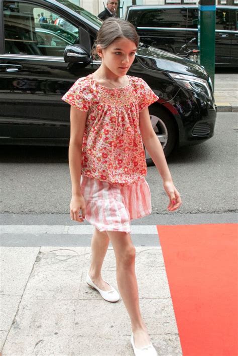 Suri Cruise is a spitting image of dad Tom Cruise in new ...