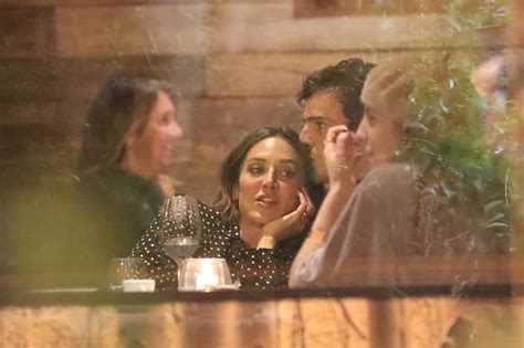 Tamara Falcó y su novio, Íñigo Onieva, se comen a besos en Madrid | Famosos