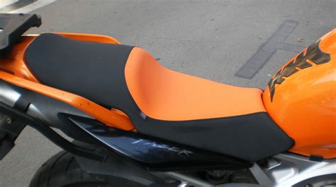 Tapizado del asiento de una Yamaha Fazer   Tapizar Asiento Moto en ...
