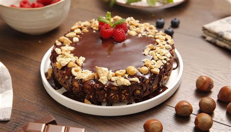 Tarta de chocolate y galletas con avellanas | Nestlé Cocina