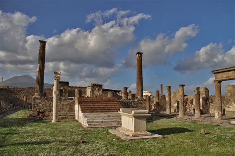 Temple of Apollo  Pompeii    Wikipedia