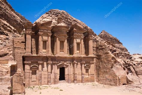 Templo de Petra, Jordan — Foto de stock  Pakhnyushchyy ...