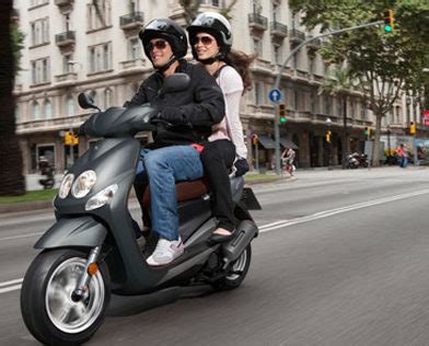 Tener Moto en Madrid: Ventajas y Mantenimiento
