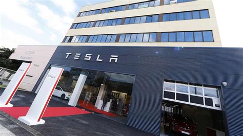 Tesla abre su primer concesionario y taller en España: así es