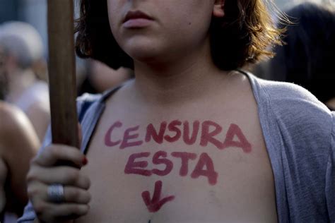 Tetazo  en Argentina contra el machismo y la violencia de ...