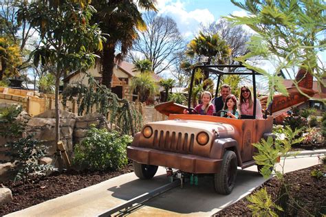 The Dinosaur Tour Co. | Paultons Family Theme Park