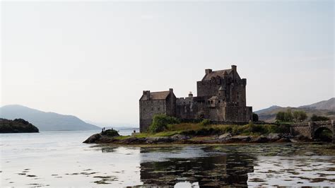 The History Of Eilean Donan Castle In The Western ...