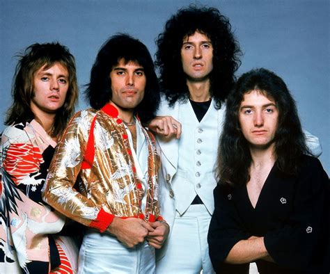 The members of Queen were inducted into The Rock And Roll ...