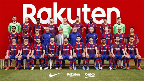 The official photo of Barça triumphs in networks: Coutinho s Photoshop ...