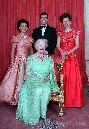 The Royal family in 1990 | World Royal Families | Princess ...
