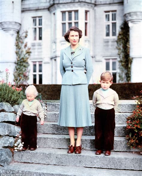The ultimate guide to the Queen s style revealed | Daily ...