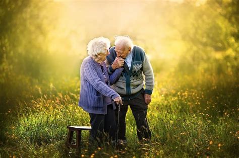 These Elderly Couples Posing For Engagement Style Photo Shoots Will ...