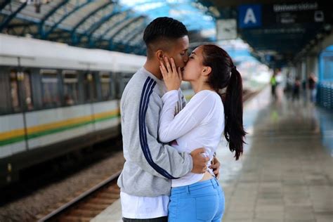 These Photos Of People Kissing In Public Beautifully Capture That Warm ...