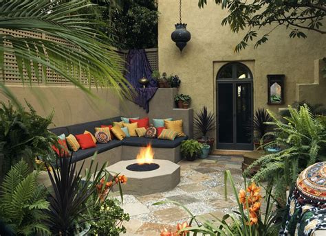 Tips de decoración mediterránea para patios de interior