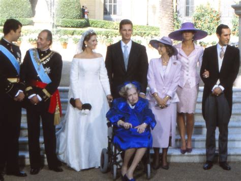 Todo el estilo se puede resumir con los trajes que llevaron la reina ...