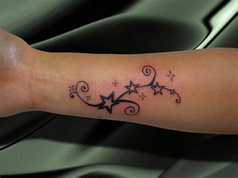todotattos: tatuaje de estrellas y enredaderas