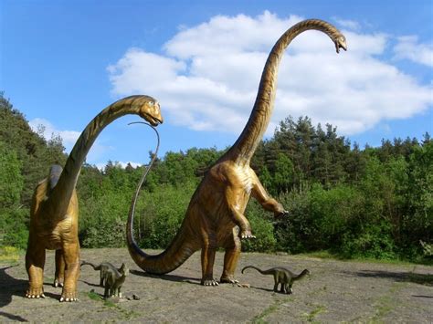 Top Three Cool Dinosaur Theme Parks of the World   World ...