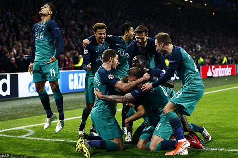 Tottenham fans explode in joy as team score last minute ...