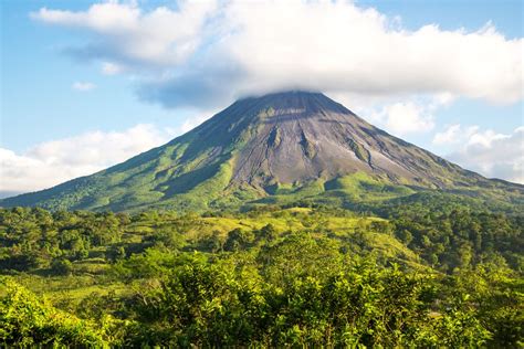 Tour a los volcanes Chato y Arenal desde Arenal ...