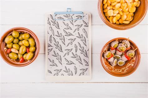 Traditional spanish food mockup with clipboard | Free PSD File