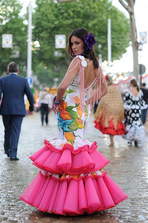 Traje típico andaluz  Andalucía ,España   | Vestidos de flamenca, Moda ...