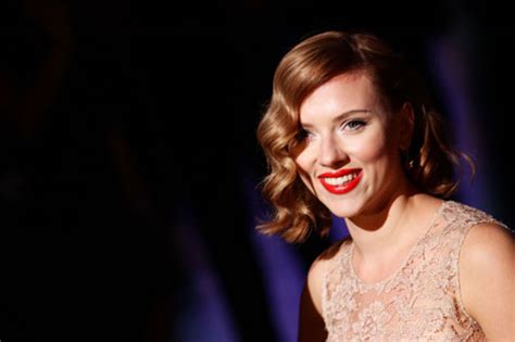 Tras las polémicas fotos robadas, Scarlett Johansson reaparece muy ...