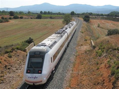Tren de media distancia de Renfe  Regional Madrid Valencia ...