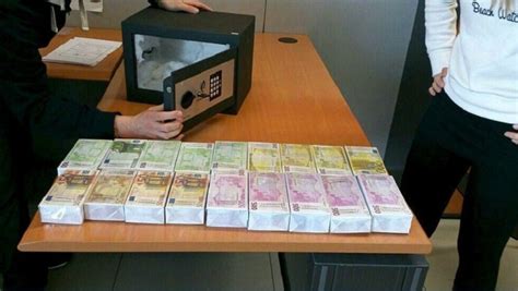 Tres detenidos con un millón de euros en billetes ...