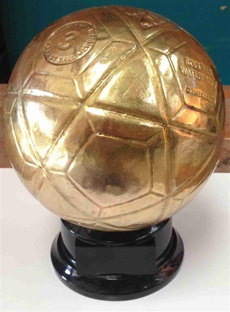 Trofeos, joyas y adornos: Trofeo pelota de futsal o de indoor numero 3