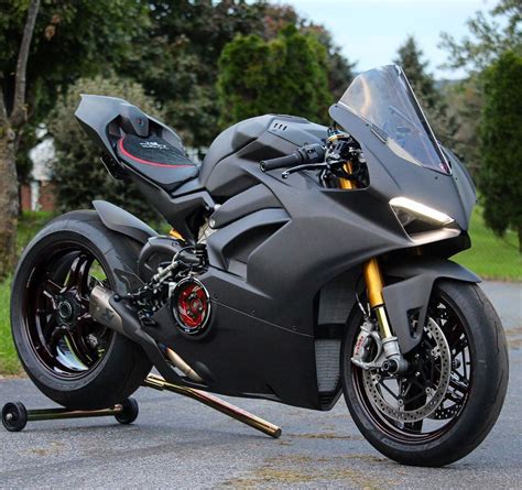 Trong hình ảnh có thể có: xe môtô và ngoài trời | Ducati motorbike ...