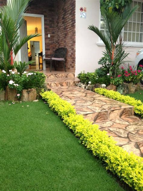 tropical gardens panama | Front yard landscaping design, Front yard ...