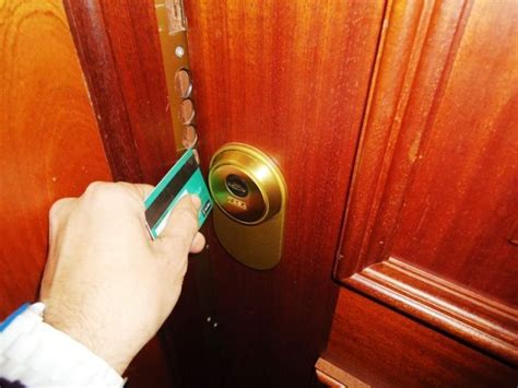 Trucos para abrir la puerta sin llaves y sin necesidad de un cerrajero