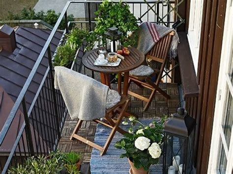 Trucos para decorar terrazas y balcones estrechos ...