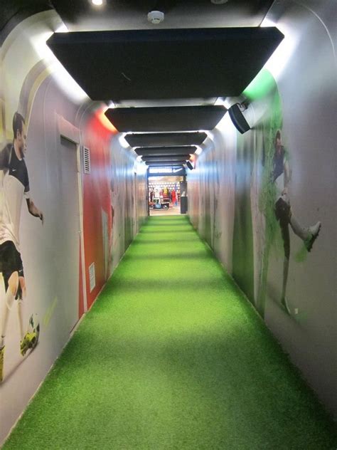 Túnel. Tienda de fútbol. Futbolmania Barcelona. | Sports ...