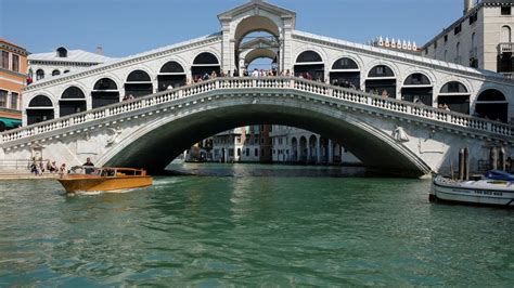 Turismo: Venecia multa con 950 euros a dos turistas por hacerse un café ...