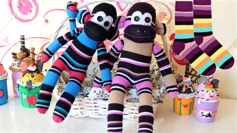 Tutorial para hacer monos con calcetines. Muñecos de tela ...