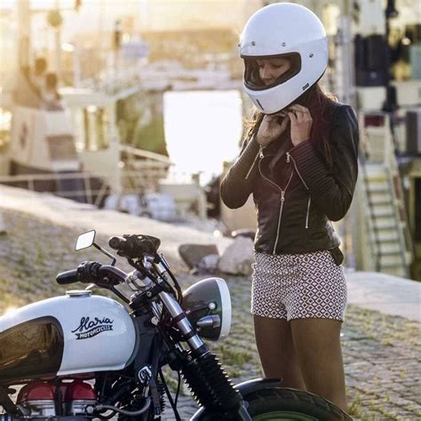 Twitter | Cafe racer girl, Motorcycle girl, Motorbike girl