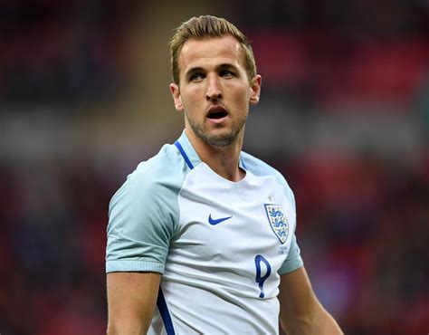 Twitter reacts to Harry Kane taking corners for England ...