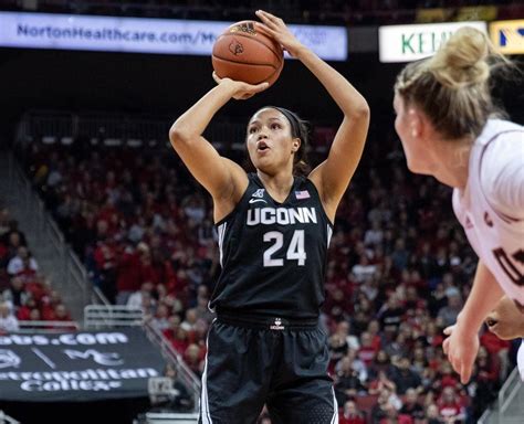 UConn women’s basketball owns the AAC and it’s not close ...